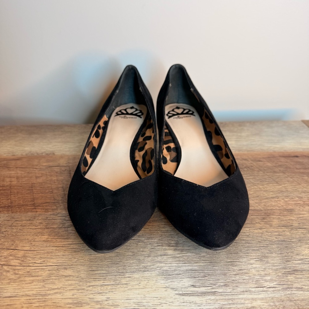 FERGALICIOUS Women’s Black Microfiber Kitten Wedge Heels Size 9.5 - Picture 3 of 10